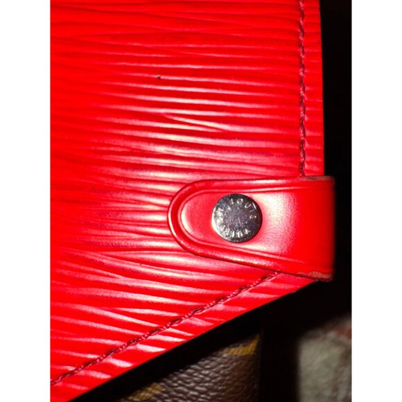 Louis Vuitton Monogram Epi Saint Michel - Picture 7 of 13